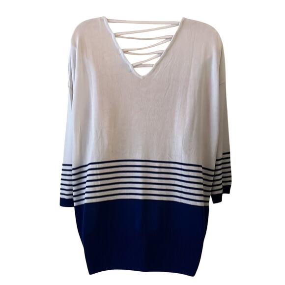 Heart N Crush White & Blue Lightweight Sweater Womans Size Large - Picture 2 of 8